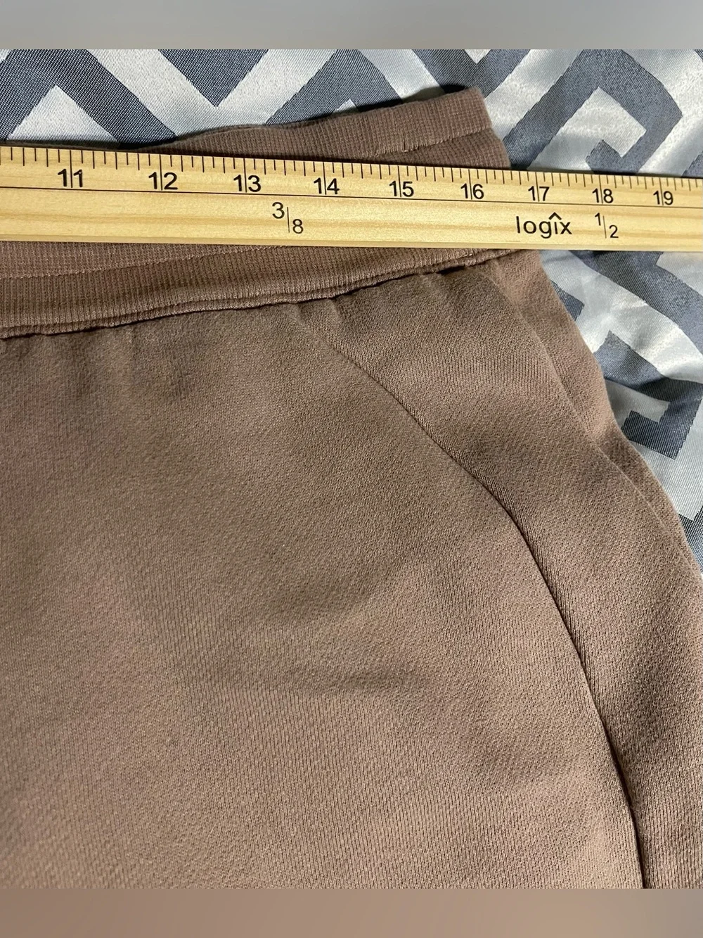 LULULEMON SCUBA HIGH RISE SHORTS 5”in TAUPETASTIC SIZE 12